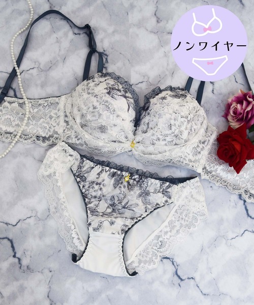 【ノンワイヤー】ラクラクノンワイヤーでストレス0!!!爽やかな贅沢サイドレース+脇高設計！ホワイト＆ブルーで相性抜群◎フラワー生地にサイドレースで豪華なデザインに！
