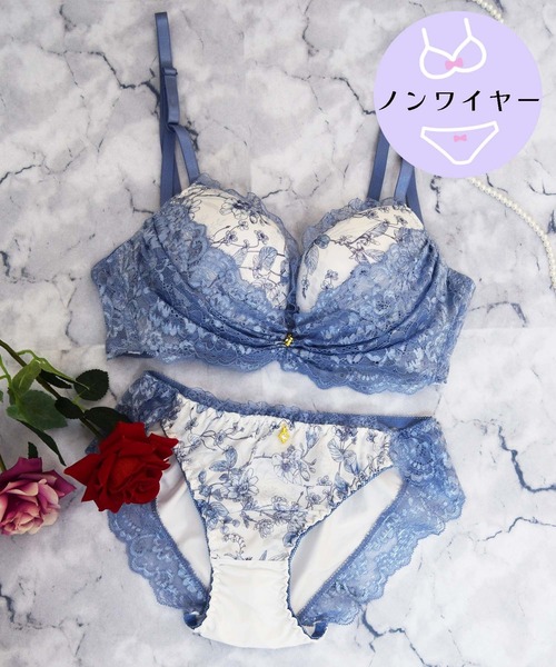 【ノンワイヤー】ラクラクノンワイヤーでストレス0!!!爽やかな贅沢サイドレース+脇高設計！ホワイト＆ブルーで相性抜群◎フラワー生地にサイドレースで豪華なデザインに！