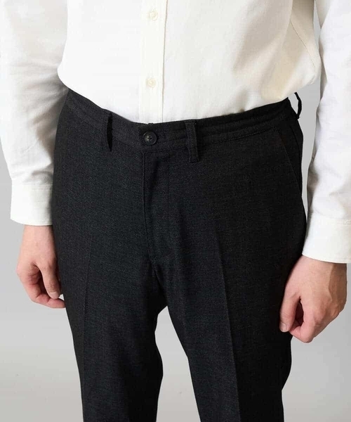 a.v.v（アーヴェヴェ）の「【春の通勤におすすめ/イージーケア/洗濯機で洗える】デニムライクストレッチスラックス〈ON/OFF SERIES〉（その他パンツ・メンズ・チャコールグレー/ネイビー/ブラック・44/48/50/46）」の6枚目の写真