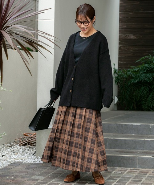 THE CRAFT CREW PRODUCTS(ザクラフトクループロダクツ)の「ウォッシャブル オーバーサイズ Vネックニットカーディガン / 静電気防止【THE CRAFT CREW PRODUCTS】(カーディガン/ボレロ・レディース・マスタード/ネイビー/ライトグレー/ワイン系/ブラウン系/ブラック/アイボリー・L/M)」の11枚目の写真