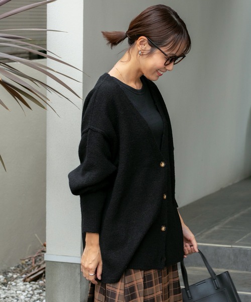 THE CRAFT CREW PRODUCTS(ザクラフトクループロダクツ)の「ウォッシャブル オーバーサイズ Vネックニットカーディガン / 静電気防止【THE CRAFT CREW PRODUCTS】(カーディガン/ボレロ・レディース・マスタード/ネイビー/ライトグレー/ワイン系/ブラウン系/ブラック/アイボリー・L/M)」の21枚目の写真