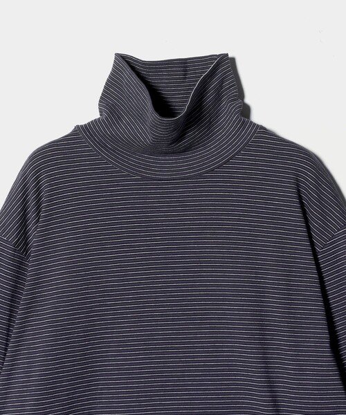 Yonetomi（ヨネトミ）の「＜Yonetomi＞GARMENT DYED BORDER T-SHIRT/ボーダー タートルネック ロングTシャツ（Tシャツ/カットソー・メンズ・ネイビー/ベージュ/ダークグレー・3/2）」の8枚目の写真