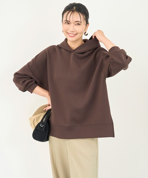 UNFILO(アンフィーロ)の「BEAUTY FORM JERSEY サイドZIP フーディ(パーカー・レディース・ダークブラウン系/ピンク系/ライトグレー系/グレー系/アイボリー系/ブラック系・MEDIUM/SMALL)」の4枚目の写真