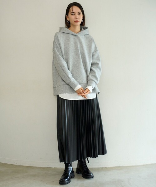 UNFILO(アンフィーロ)の「BEAUTY FORM JERSEY サイドZIP フーディ(パーカー・レディース・ダークブラウン系/ピンク系/ライトグレー系/グレー系/アイボリー系/ブラック系・MEDIUM/SMALL)」の15枚目の写真