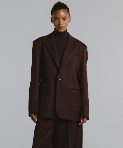 CINOH(チノ)の「CAVARLY TWILL BACK BUTTON JACKET(テーラードジャケット・レディース・ブラック/ブラウン・38)」の3枚目の写真