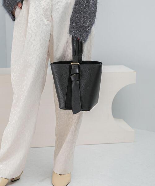 URBAN RESEARCH ROSSO WOMEN（アーバンリサーチ　ロッソ）の「AULENTTI　BAG（ハンドバッグ・レディース・ブラック/ベージュ/ブラウン・-）」の2枚目の写真