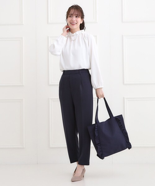 SHOO・LA・RUE（シューラルー）の「【洗濯機可/S-3L】上品で華やか スタンドフリルブラウス（シャツ/ブラウス・レディース・オフホワイト/ライトベージュ/ブラック・01/02/03/04/05）」の22枚目の写真