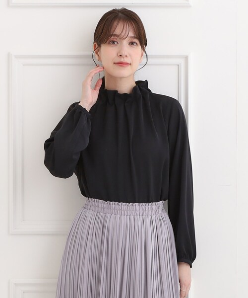 SHOO・LA・RUE（シューラルー）の「【洗濯機可/S-3L】上品で華やか スタンドフリルブラウス（シャツ/ブラウス・レディース・オフホワイト/ライトベージュ/ブラック・01/02/03/04/05）」の20枚目の写真