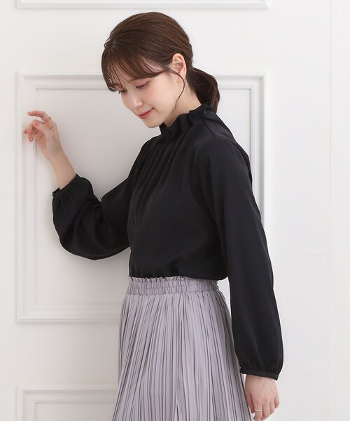 SHOO・LA・RUE（シューラルー）の「【洗濯機可/S-3L】上品で華やか スタンドフリルブラウス（シャツ/ブラウス・レディース・オフホワイト/ライトベージュ/ブラック・01/02/03/04/05）」の19枚目の写真