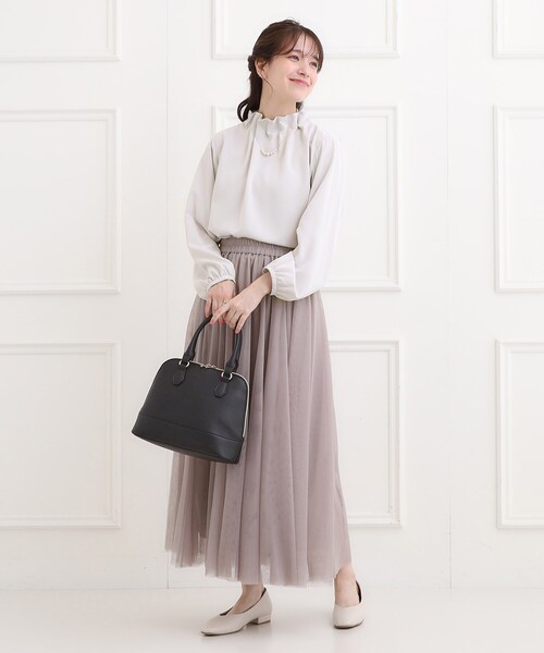 SHOO・LA・RUE（シューラルー）の「【洗濯機可/S-3L】上品で華やか スタンドフリルブラウス（シャツ/ブラウス・レディース・オフホワイト/ライトベージュ/ブラック・01/02/03/04/05）」の14枚目の写真