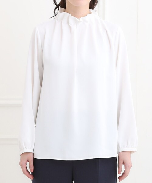 SHOO・LA・RUE（シューラルー）の「【洗濯機可/S-3L】上品で華やか スタンドフリルブラウス（シャツ/ブラウス・レディース・オフホワイト/ライトベージュ/ブラック・01/02/03/04/05）」の12枚目の写真