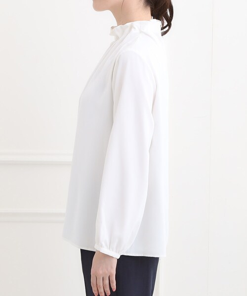 SHOO・LA・RUE（シューラルー）の「【洗濯機可/S-3L】上品で華やか スタンドフリルブラウス（シャツ/ブラウス・レディース・オフホワイト/ライトベージュ/ブラック・01/02/03/04/05）」の11枚目の写真