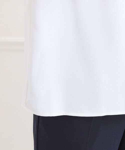 SHOO・LA・RUE（シューラルー）の「【洗濯機可/S-3L】上品で華やか スタンドフリルブラウス（シャツ/ブラウス・レディース・オフホワイト/ライトベージュ/ブラック・01/02/03/04/05）」の6枚目の写真