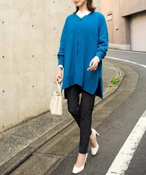 IEDIT（イディット）の「ＩＥＤＩＴ　シェル風ボタンがポイント　華奢見えヒラっとカーディガン（カーディガン/ボレロ・レディース・グレー/ブルーグリーン・3L/LL/L/M/S）」の10枚目の写真