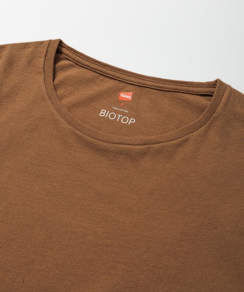 BIOTOP（ビオトープ）の「WOMEN【Hanes for BIOTOP】WASHED COTTON LONG SLEEVE PULLOVER 2P/HENLEY NECK & CREW NECK  EX（Tシャツ/カットソー・レディース・ブラック/ブラック系その他/ダークブラウン・FREE）」の9枚目の写真