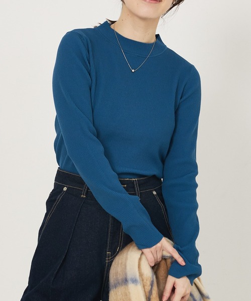 abahouse mavie(アバハウスマヴィ)の「プチハイネックリブプルオーバー(Tシャツ/カットソー・レディース・グレイッシュブルー/ブラック/ホワイト/ホワイト系その他・フリー)」の4枚目の写真