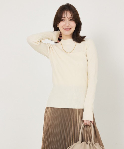 abahouse mavie(アバハウスマヴィ)の「プチハイネックリブプルオーバー(Tシャツ/カットソー・レディース・グレイッシュブルー/ブラック/ホワイト/ホワイト系その他・フリー)」の10枚目の写真
