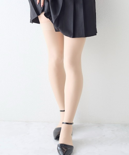 tutuanna(チュチュアンナ)の「まるで素肌のようなフェイクタイツクリア美脚80デニール(オーバーニー丈)(ソックス/靴下・レディース・ベージュ系3/ベージュ系7・M)」の2枚目の写真