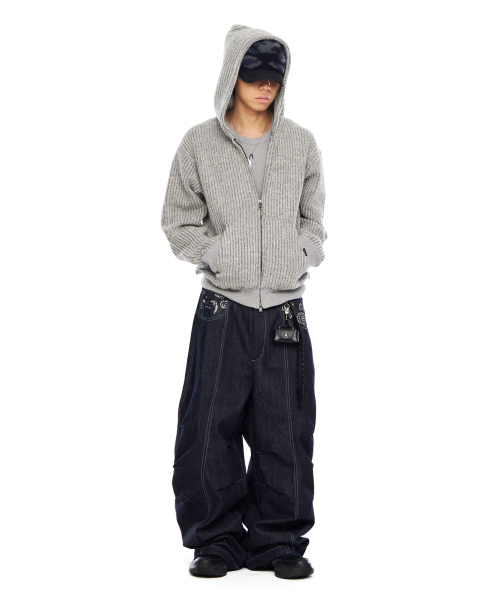 AAKAM(アーカム)の「Knee Pin-Tuck Paisley Denim Pants (Black)(デニムパンツ・レディース・その他・1/2)」の3枚目の写真