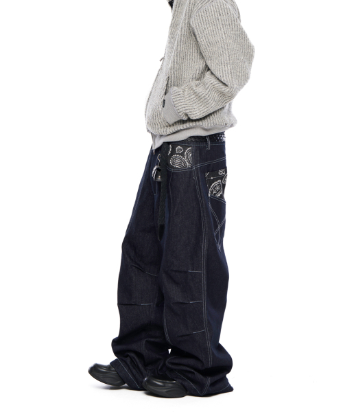 AAKAM(アーカム)の「Knee Pin-Tuck Paisley Denim Pants (Black)(デニムパンツ・レディース・その他・1/2)」の6枚目の写真