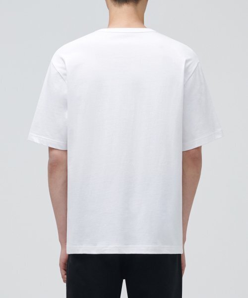 MUSINSA STANDARD（ムシンサスタンダード）の「リラックスフィットクルーネックポケットTシャツ[ホワイト]（Tシャツ/カットソー・メンズ・その他・XX-LARGE/XXX-LARGE/SMALL/MEDIUM/LARGE/X-LARGE）」の2枚目の写真