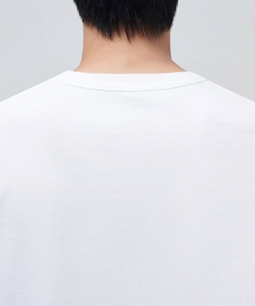 MUSINSA STANDARD（ムシンサスタンダード）の「リラックスフィットクルーネックポケットTシャツ[ホワイト]（Tシャツ/カットソー・メンズ・その他・XX-LARGE/XXX-LARGE/SMALL/MEDIUM/LARGE/X-LARGE）」の4枚目の写真