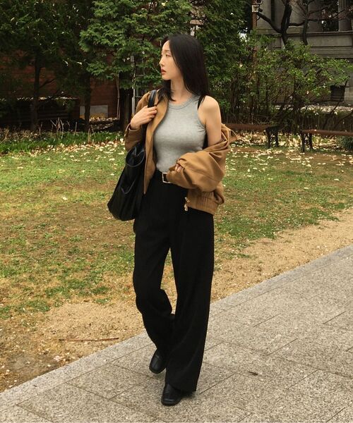 MUSINSA STANDARD WOMAN（ムシンサスタンダードウーマン）の「[クールタンダード] ウィメンズ ローウエスト ディープタック ワイド ヒドゥンバンディング スラックス [ブラック]（スラックス・レディース・その他・34/32/30/31/26/27/28/29/25/24）」の8枚目の写真