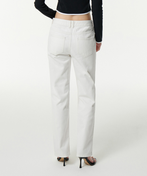 MUSINSA STANDARD WOMAN（ムシンサスタンダードウーマン）の「ウィメンズリニアストレートデニムパンツ[クリーム]（デニムパンツ・レディース・その他・30/24/25/26/27/28/29）」の3枚目の写真