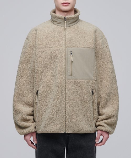 MUSINSA STANDARD（ムシンサスタンダード）の「オーバーサイズシェルパフリースジャケット[ベージュ]（その他アウター・メンズ・その他・LARGE/MEDIUM/X-LARGE/XX-LARGE）」の2枚目の写真