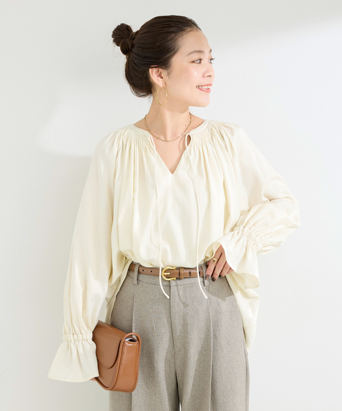 B.C STOCK（ベーセーストック）の「ウォッシャブル / ギャザーネックボリュームブラウス（シャツ/ブラウス・レディース・ブラウン/ホワイト/ベージュ・FREE）」の8枚目の写真
