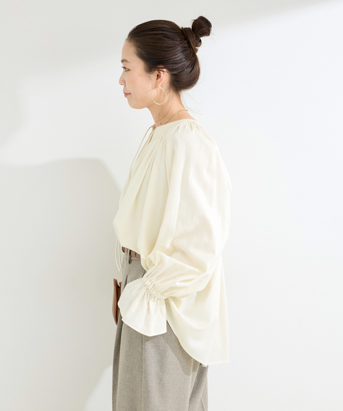 B.C STOCK（ベーセーストック）の「ウォッシャブル / ギャザーネックボリュームブラウス（シャツ/ブラウス・レディース・ブラウン/ホワイト/ベージュ・FREE）」の10枚目の写真