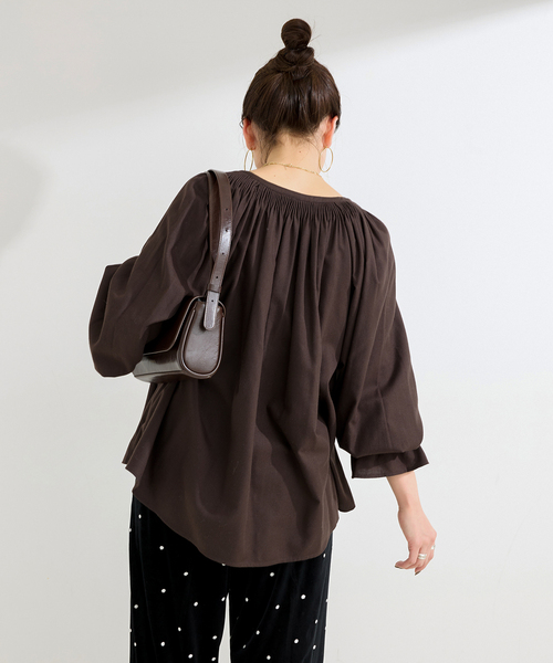 B.C STOCK（ベーセーストック）の「ウォッシャブル / ギャザーネックボリュームブラウス（シャツ/ブラウス・レディース・ブラウン/ホワイト/ベージュ・FREE）」の17枚目の写真