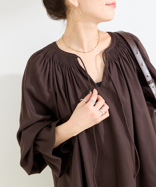 B.C STOCK（ベーセーストック）の「ウォッシャブル / ギャザーネックボリュームブラウス（シャツ/ブラウス・レディース・ブラウン/ホワイト/ベージュ・FREE）」の18枚目の写真