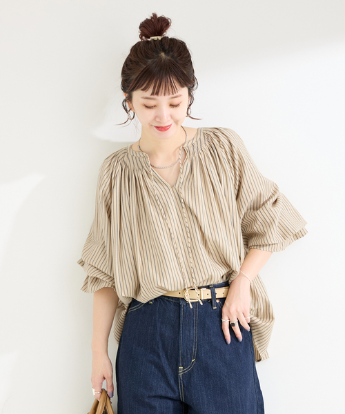 B.C STOCK（ベーセーストック）の「ウォッシャブル / ギャザーネックボリュームブラウス（シャツ/ブラウス・レディース・ブラウン/ホワイト/ベージュ・FREE）」の22枚目の写真