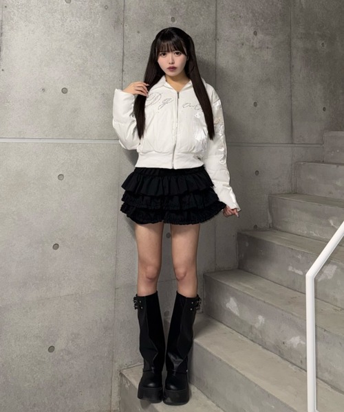 Lae（レイ）の「ラインストーンフェイクファーカラージャケット（テーラードジャケット・レディース・ブラック/ホワイト・SMALL/MEDIUM）」の4枚目の写真