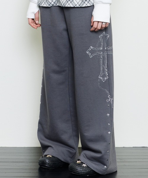 LUVISTRUE(ラヴイズトゥルー)の「EV GLITTER PRINTED TRAINING PANTS(スウェットパンツ・レディース・チャコール/ブラック/ブラウン・FREE)」の3枚目の写真