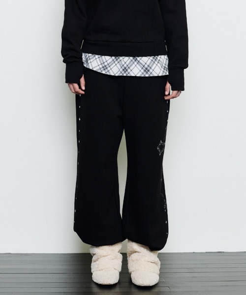 LUVISTRUE(ラヴイズトゥルー)の「EV GLITTER PRINTED TRAINING PANTS(スウェットパンツ・レディース・チャコール/ブラック/ブラウン・FREE)」の5枚目の写真