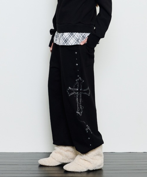 LUVISTRUE(ラヴイズトゥルー)の「EV GLITTER PRINTED TRAINING PANTS(スウェットパンツ・レディース・チャコール/ブラック/ブラウン・FREE)」の6枚目の写真
