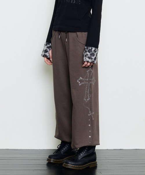 LUVISTRUE(ラヴイズトゥルー)の「EV GLITTER PRINTED TRAINING PANTS(スウェットパンツ・レディース・チャコール/ブラック/ブラウン・FREE)」の12枚目の写真
