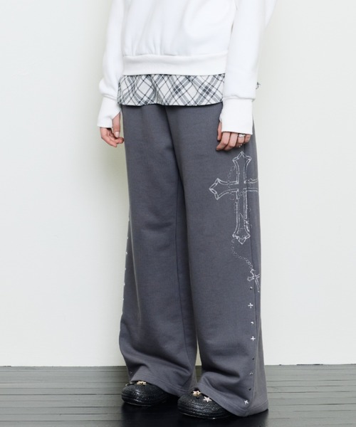LUVISTRUE(ラヴイズトゥルー)の「EV GLITTER PRINTED TRAINING PANTS(スウェットパンツ・レディース・チャコール/ブラック/ブラウン・FREE)」の9枚目の写真