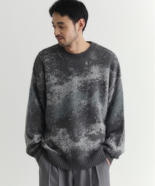 BACK NUMBER(バックナンバー)の「【BACK NUMBER】シャギーニット グラデーションクルーネックセーター (毛足ニット/モダンシルエット/保温性/レイヤード映え)(ニット/セーター・メンズ・ブルー/ブラック/グリーン・M/XL/L)」の2枚目の写真