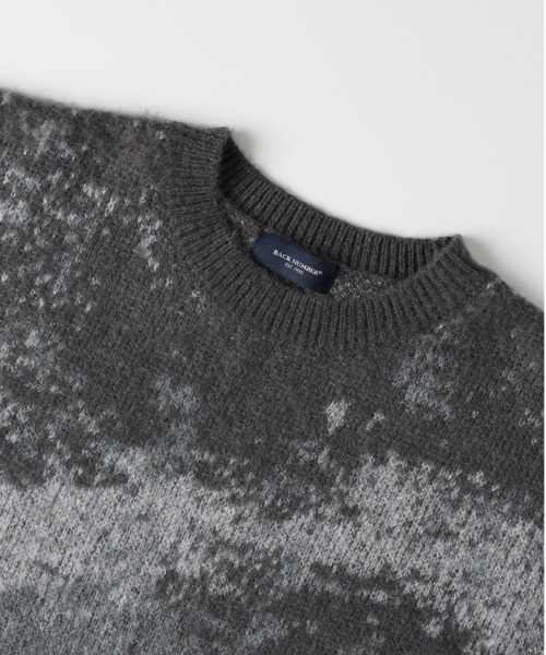 BACK NUMBER(バックナンバー)の「【BACK NUMBER】シャギーニット グラデーションクルーネックセーター (毛足ニット/モダンシルエット/保温性/レイヤード映え)(ニット/セーター・メンズ・ブルー/ブラック/グリーン・M/XL/L)」の5枚目の写真