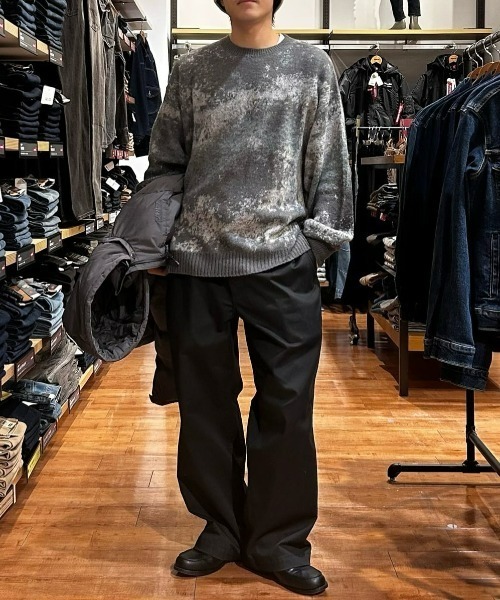 BACK NUMBER(バックナンバー)の「【BACK NUMBER】シャギーニット グラデーションクルーネックセーター (毛足ニット/モダンシルエット/保温性/レイヤード映え)(ニット/セーター・メンズ・ブルー/ブラック/グリーン・M/XL/L)」の10枚目の写真