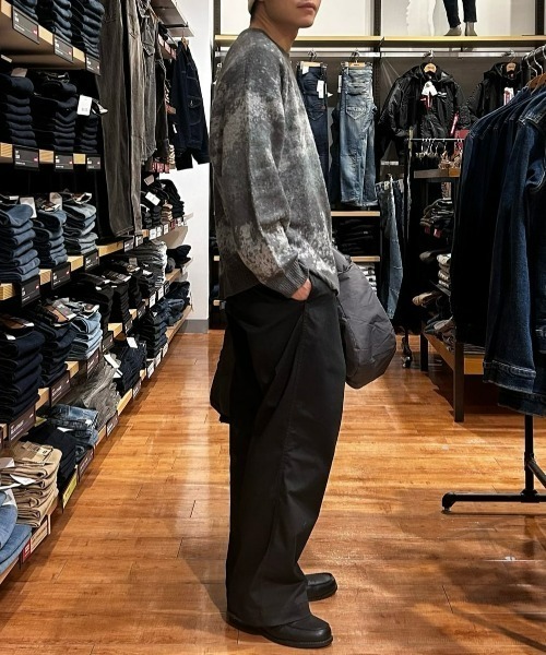 BACK NUMBER(バックナンバー)の「【BACK NUMBER】シャギーニット グラデーションクルーネックセーター (毛足ニット/モダンシルエット/保温性/レイヤード映え)(ニット/セーター・メンズ・ブルー/ブラック/グリーン・M/XL/L)」の11枚目の写真