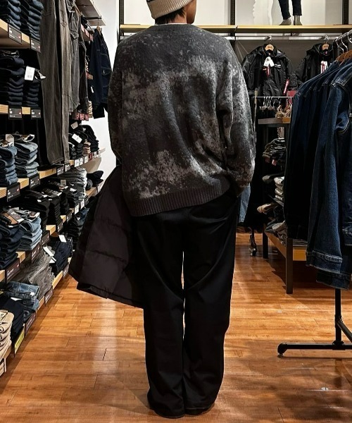 BACK NUMBER(バックナンバー)の「【BACK NUMBER】シャギーニット グラデーションクルーネックセーター (毛足ニット/モダンシルエット/保温性/レイヤード映え)(ニット/セーター・メンズ・ブルー/ブラック/グリーン・M/XL/L)」の12枚目の写真