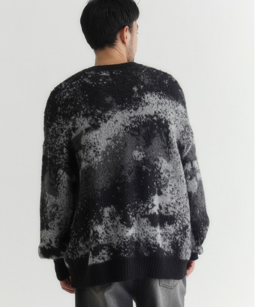 BACK NUMBER(バックナンバー)の「【BACK NUMBER】シャギーニット グラデーションクルーネックセーター (毛足ニット/モダンシルエット/保温性/レイヤード映え)(ニット/セーター・メンズ・ブルー/ブラック/グリーン・M/XL/L)」の20枚目の写真