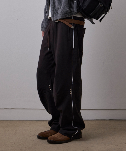 LEARVE(ルアブ)の「モノシャインパラシュートトラックパンツモカブラウン(スウェットパンツ・メンズ・その他・LARGE/MEDIUM)」の1枚目の写真