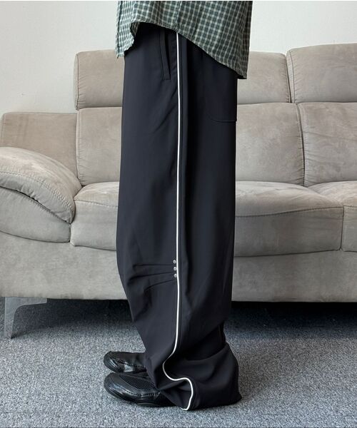 LEARVE(ルアブ)の「モノシャインパラシュートトラックパンツモカブラウン(スウェットパンツ・メンズ・その他・LARGE/MEDIUM)」の2枚目の写真