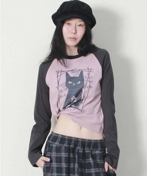 DEMARC(ドゥマーク)の「ボスキャット ラグランセミクロップ長袖Tシャツ ピンク&チャコール(Tシャツ/カットソー・レディース・その他・MEDIUM/LARGE)」の4枚目の写真