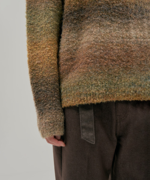 NONBLANK(ノンブランク)の「グラデーションラウンドニット_オリーブブラウン(ニット/セーター・メンズ・その他・SMALL/MEDIUM/LARGE/X-LARGE)」の8枚目の写真